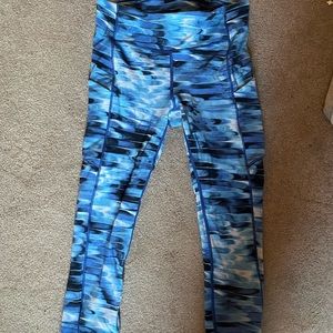 Lululemon Size 6 Cropped Leggings